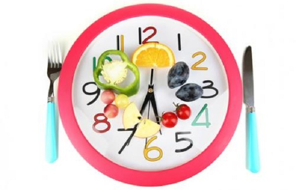 Ăn đúng giờ giúp ngăn ngừa bệnh tim và tiểu đường
